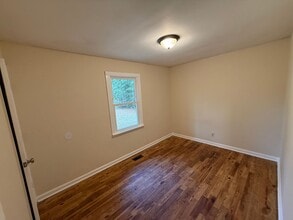 37 Burnham Rd in Newnan, GA - Building Photo - Building Photo