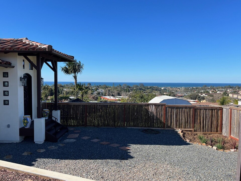 606 Camino De Orchidia in Encinitas, CA - Foto de edificio