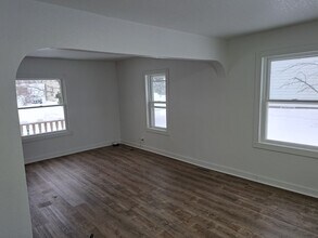 213 St Paul Ave S in Thief River Falls, MN - Building Photo - Building Photo