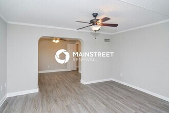 921 NW 202nd St in Miami, FL - Building Photo - Building Photo