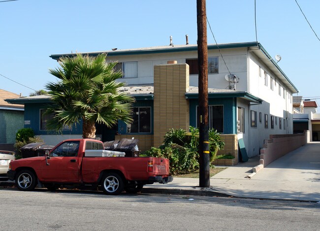 4037 W 142nd St in Hawthorne, CA - Foto de edificio - Building Photo