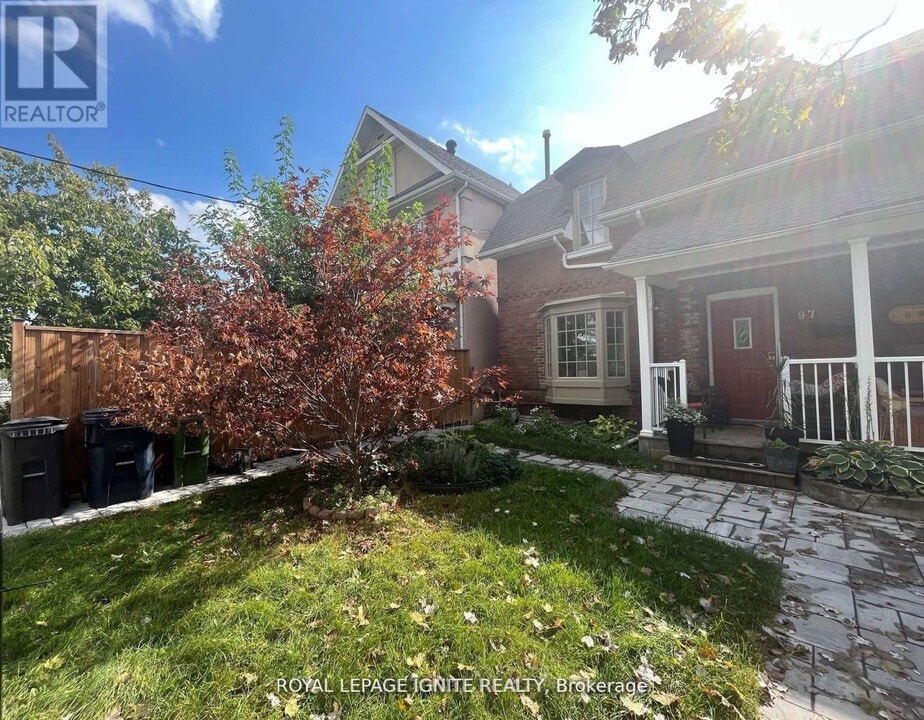 97 Henrietta St in Toronto, ON - Building Photo