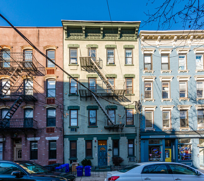 230 Bloomfield St in Hoboken, NJ - Building Photo - Building Photo