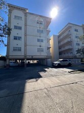 2008 Jackson St, Unit C6 in Hollywood, FL - Foto de edificio - Building Photo