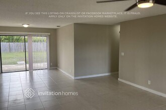 112 La Mancha Ave in Royal Palm Beach, FL - Building Photo - Building Photo