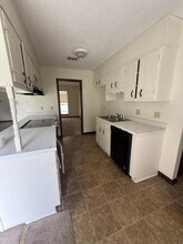 6404 J F Douglas Dr in Ocean Springs, MS - Building Photo - Building Photo