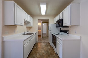 SOUTH POINTE in Sioux Falls, SD - Building Photo