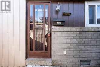 22 Hazelglen Ct in Brampton, ON - Building Photo - Building Photo