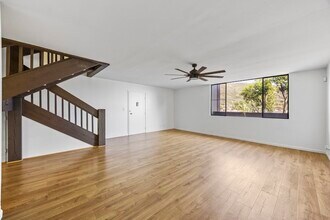 370 Kawaihae St in Honolulu, HI - Building Photo - Building Photo