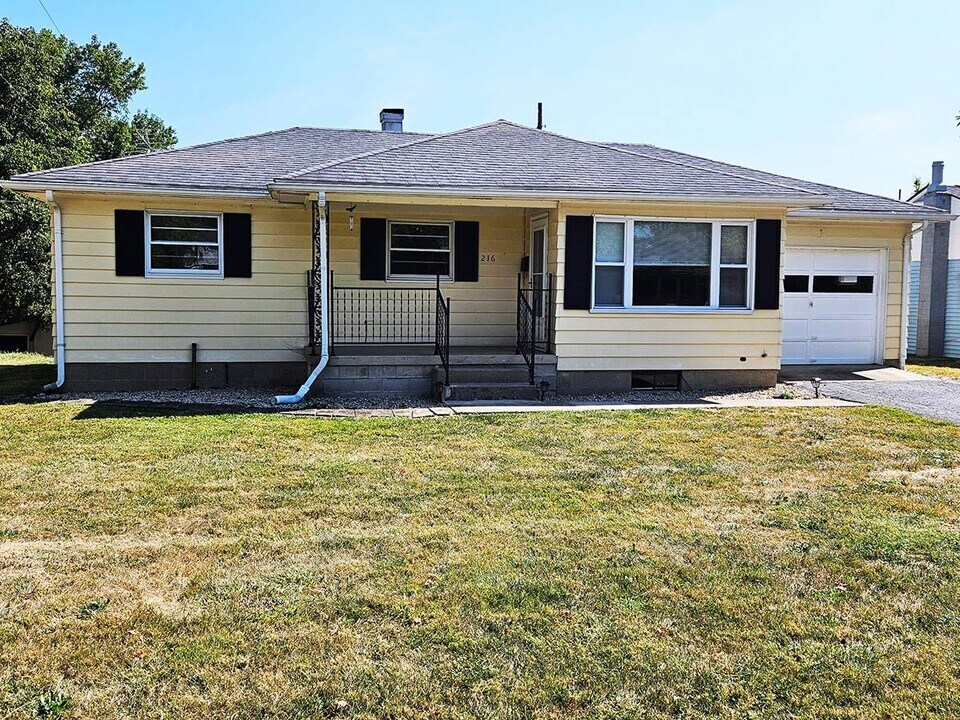 216 S Glenn St in Hillsboro, OH - Foto de edificio