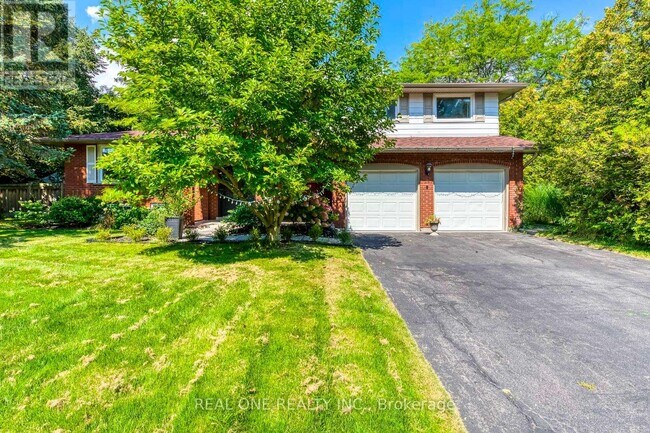 2231 All Saints Crescent in Oakville, ON - Building Photo - Building Photo