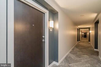 851 N Glebe Rd in Arlington, VA - Foto de edificio - Building Photo