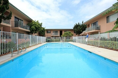 Camelot Apartments in Chula Vista, CA - Foto de edificio - Building Photo