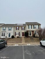 16946 Monmouth Ct in Dumfries, VA - Building Photo
