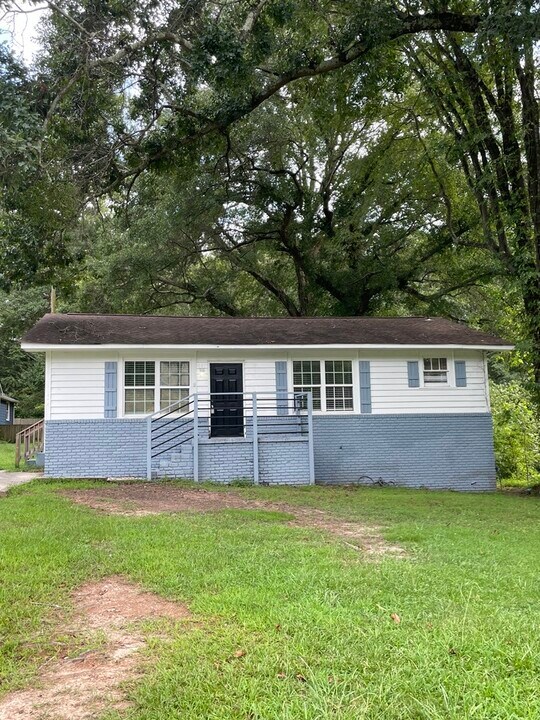 841 Hargis St SE in Atlanta, GA - Building Photo