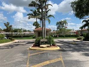property at 895 Twin Lakes Dr