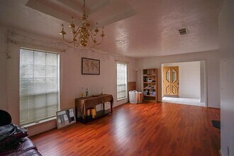 9219 Sharpcrest St in Houston, TX - Foto de edificio - Building Photo