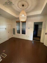 1642 W Main St in Cottage Grove, OR - Foto de edificio - Building Photo