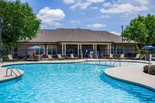 Commonwealth at 31 in Spring Hill, TN - Building Photo