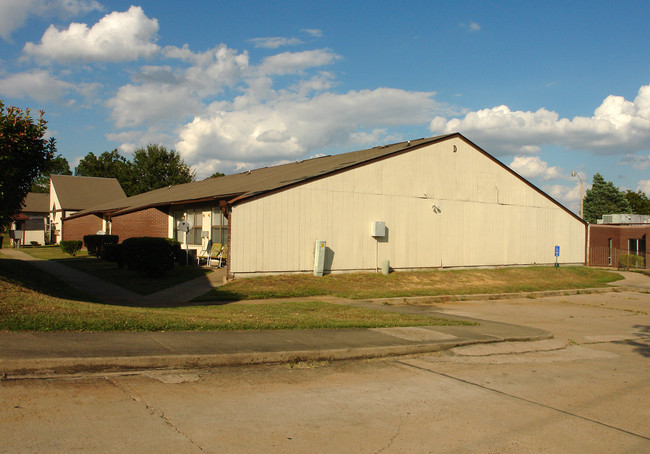 Alexander Waites Apartments in Jackson, MS - Foto de edificio - Building Photo