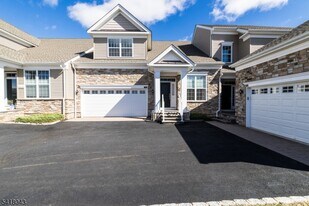 76 Van Cleef Dr in White House Station, NJ - Building Photo