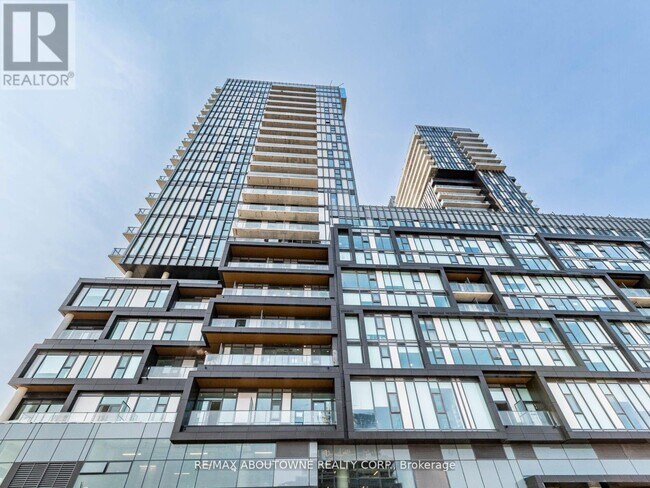 10 Graphophone Grv in Toronto, ON - Building Photo - Building Photo