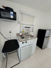 6242 SW 24th St in Miramar, FL - Building Photo - Building Photo