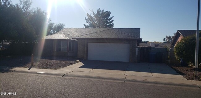 property at 2001 W Summit Pl