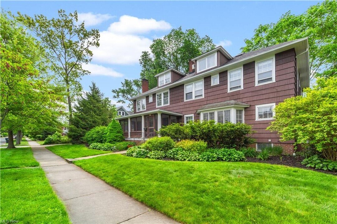 2425 Demington Dr in Cleveland Heights, OH - Building Photo