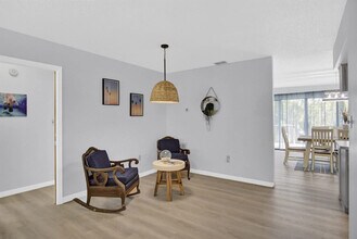 1045 N Cres Dr in Crystal River, FL - Building Photo - Building Photo