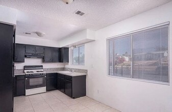 1317 Bernard St in Bakersfield, CA - Building Photo - Building Photo