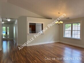73 Creeks End Cir in Mills River, NC - Building Photo - Building Photo