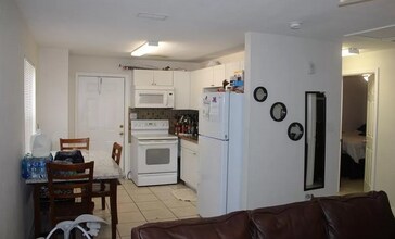 4405 Thomasson Ln, Unit 1 in Naples, FL - Building Photo - Building Photo