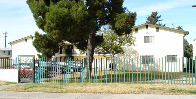 292 W Cypress Ave in El Cajon, CA - Foto de edificio - Building Photo