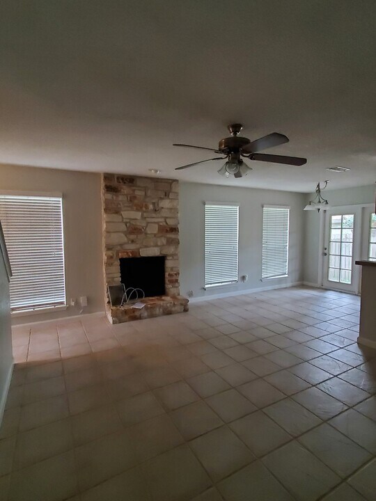 1307 Spyglass Dr in Austin, TX - Foto de edificio