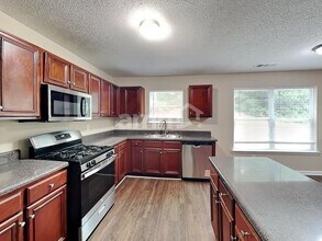682 Rock Hill Pky in Lithia Springs, GA - Building Photo - Building Photo