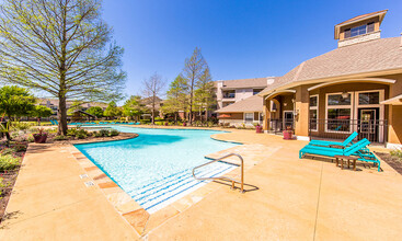 The Nine on Shoreline in Austin, TX - Foto de edificio - Building Photo