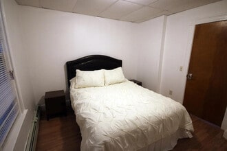 105 Leyden St, Unit 1 in Boston, MA - Foto de edificio - Building Photo