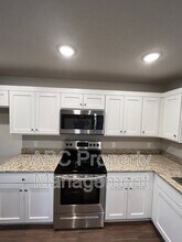 320 Grove Ln in Bentonville, AR - Building Photo - Building Photo