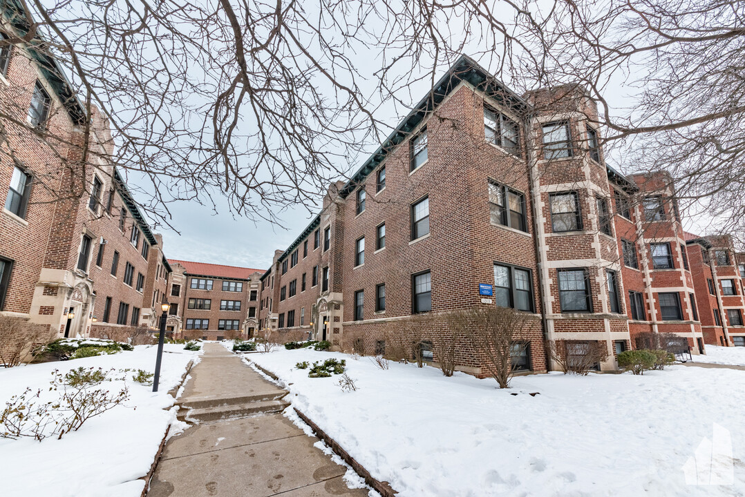 1313 Oak Ave, Unit K2 in Evanston, IL - Building Photo