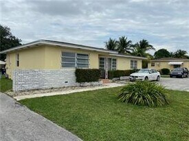 2525 Pierce St in Hollywood, FL - Building Photo