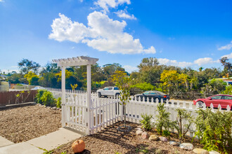 2539 Sumac Dr in San Diego, CA - Foto de edificio - Building Photo