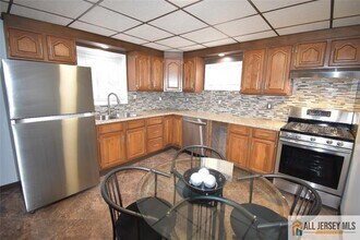 99 Main St in Sayreville, NJ - Building Photo - Building Photo