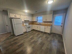 100 E Brasfield St in Smithville, MO - Building Photo - Building Photo