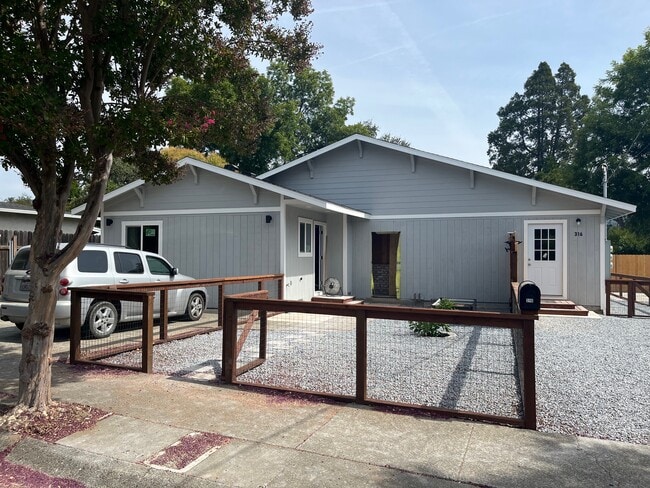 316 Hardister Dr in Cloverdale, CA - Building Photo - Building Photo