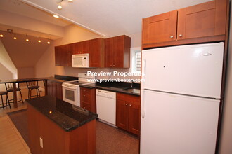 1674 Beacon St, Unit 2 in Brookline, MA - Building Photo - Building Photo