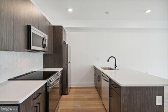 1419 W Grange Ave, Unit 204 in Philadelphia, PA - Foto de edificio - Building Photo