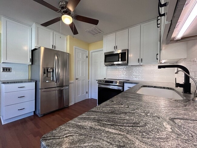 4511 Twin Pines Rd in Portsmouth, VA - Building Photo - Building Photo