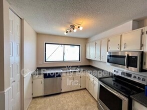 14212-14114 114 St NW in Edmonton, AB - Building Photo - Building Photo