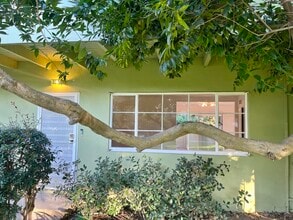 5367 Village Grn in Los Angeles, CA - Building Photo - Building Photo